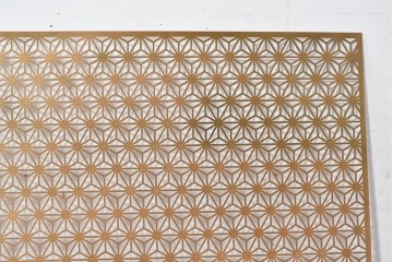 中古建具　鉄製　組子デザイン　麻の葉文様が端正に連なる透かし金属パネル1枚　※在庫4点あります　(R-089318)