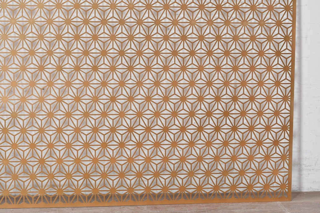 中古建具　鉄製　組子デザイン　麻の葉文様が端正に連なる透かし金属パネル1枚　※在庫4点あります　(R-089318)