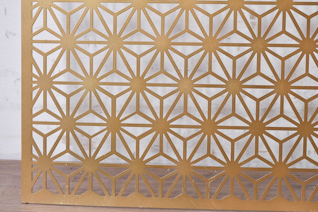 中古建具　鉄製　組子デザイン　麻の葉文様が端正に連なる透かし金属パネル1枚　※在庫4点あります　(R-089318)