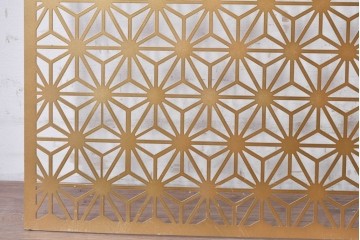 中古建具　鉄製　組子デザイン　麻の葉文様が端正に連なる透かし金属パネル1枚　※在庫4点あります　(R-089318)