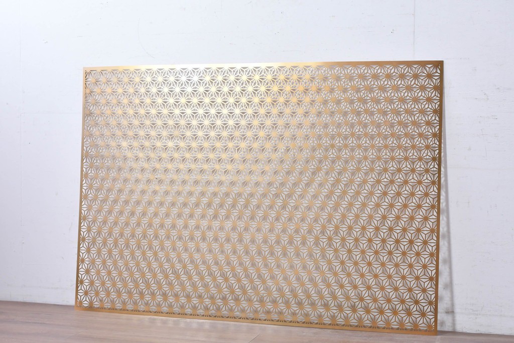 中古建具　鉄製　組子デザイン　麻の葉文様が端正に連なる透かし金属パネル1枚　※在庫4点あります　(R-089319)