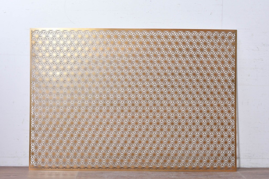 中古建具　鉄製　組子デザイン　麻の葉文様が端正に連なる透かし金属パネル1枚　※在庫4点あります　(R-089319)