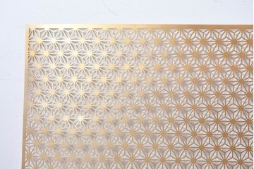 中古建具　鉄製　組子デザイン　麻の葉文様が端正に連なる透かし金属パネル1枚　※在庫4点あります　(R-089319)