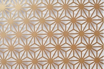 中古建具　鉄製　組子デザイン　麻の葉文様が端正に連なる透かし金属パネル1枚　※在庫4点あります　(R-089319)