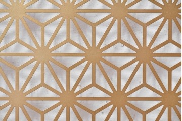 中古建具　鉄製　組子デザイン　麻の葉文様が端正に連なる透かし金属パネル1枚　※在庫4点あります　(R-089319)