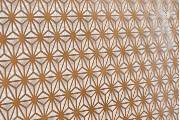 中古建具　鉄製　組子デザイン　麻の葉文様が端正に連なる透かし金属パネル1枚　※在庫4点あります　(R-089319)