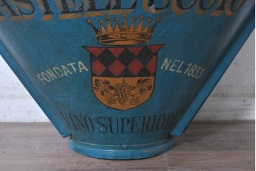 イタリアヴィンテージ　扇形のフォルムとロゴデザインが目を惹く葡萄収穫用バスケット　(R-089335)