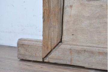 アジアンアンティーク　中国　「張氏祠堂」　素朴な木味と力強い文字彫りが味わい深い扁額　(R-089337)