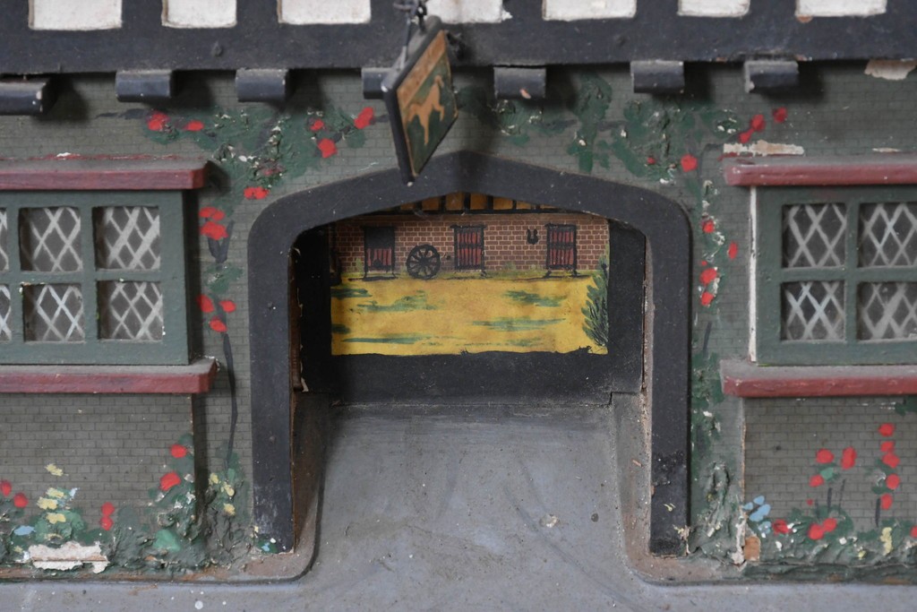 西洋の街並みを思わせる建物モチーフの立体壁掛けオブジェ　(R-089340)