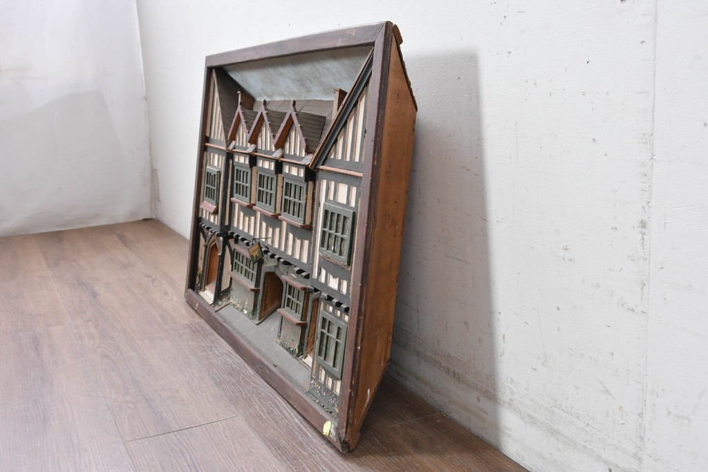 西洋の街並みを思わせる建物モチーフの立体壁掛けオブジェ　(R-089340)