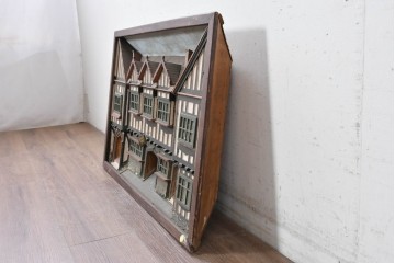 西洋の街並みを思わせる建物モチーフの立体壁掛けオブジェ　(R-089340)