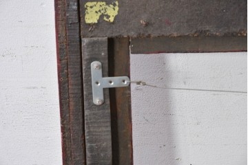 《鏡の取り付け加工費込み》　ヴィンテージ　木製フレームにオリエンタルな意匠を施したウォールミラー　(R-089352)
