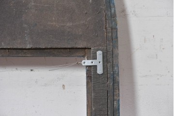 《鏡の取り付け加工費込み》　ヴィンテージ　木製フレームにオリエンタルな意匠を施したウォールミラー　(R-089353)