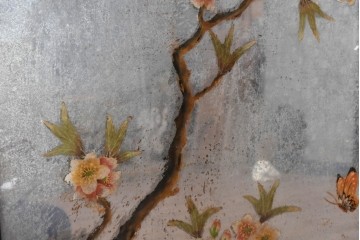 アジアンヴィンテージ　中国　縁起物の桃と蝶が描かれたミラーウォールアート　(R-089356)