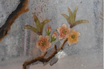 アジアンヴィンテージ　中国　縁起物の桃と蝶が描かれたミラーウォールアート　(R-089356)