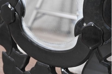 中古　美品　リアンデザイン　面取り鏡　曲線を活かした優雅なシルエットが印象深いウォールミラー　(R-089357)
