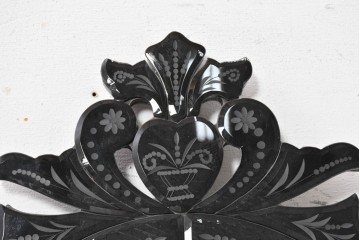 中古　イタリアンデザイン　面取り鏡　花模様のエッチングが美しいウォールミラー　(R-089358)