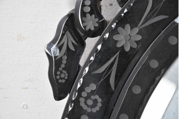 中古　イタリアンデザイン　面取り鏡　花模様のエッチングが美しいウォールミラー　(R-089358)