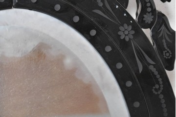 中古　イタリアンデザイン　面取り鏡　花模様のエッチングが美しいウォールミラー　(R-089358)