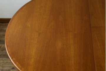 デンマークヴィンテージ　希少!!　skovby(スコービー)　チェリー材　丸みのある天板が上品なエクステンションテーブル　(R-089366)