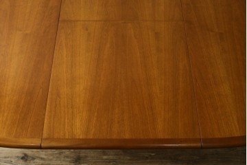 デンマークヴィンテージ　希少!!　skovby(スコービー)　チェリー材　丸みのある天板が上品なエクステンションテーブル　(R-089366)