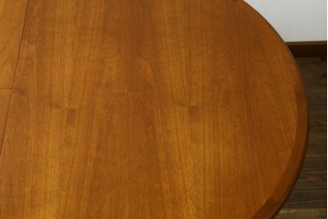 デンマークヴィンテージ　希少!!　skovby(スコービー)　チェリー材　丸みのある天板が上品なエクステンションテーブル　(R-089366)