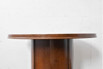 イギリスヴィンテージ　Lloyd’s Antiques(ロイズ・アンティークス)取り扱い　オーク材　中央天板が立ち上がる変わったつくりのラウンドテーブル　(R-089367)