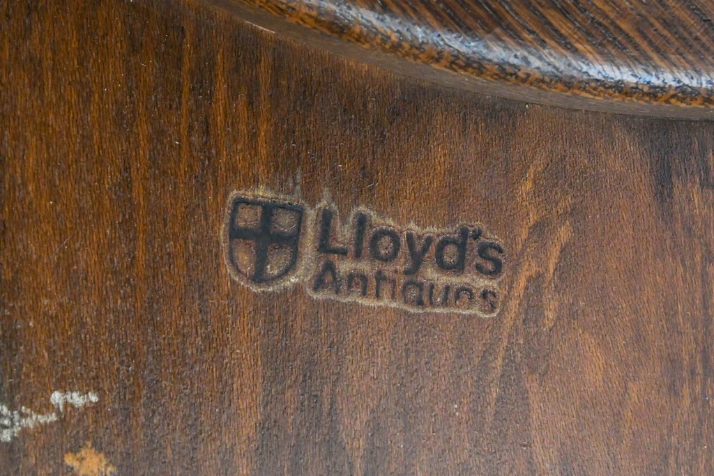 イギリスヴィンテージ　Lloyd’s Antiques(ロイズ・アンティークス)取り扱い　オーク材　中央天板が立ち上がる変わったつくりのラウンドテーブル　(R-089367)