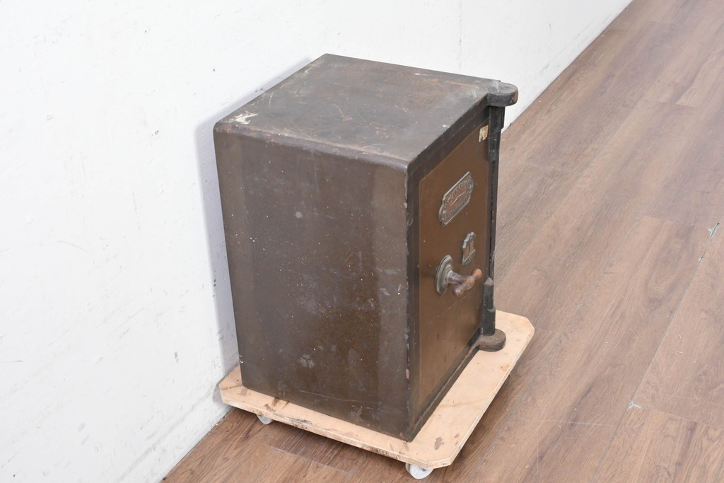 イギリスアンティーク　MIDLAND SAFE Co.(ミッドランド・セーフ)　重厚な佇まいの金庫　(R-089369)
