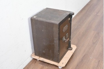 イギリスアンティーク　MIDLAND SAFE Co.(ミッドランド・セーフ)　重厚な佇まいの金庫　(R-089369)