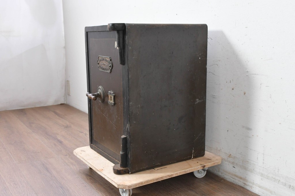 イギリスアンティーク　MIDLAND SAFE Co.(ミッドランド・セーフ)　重厚な佇まいの金庫　(R-089369)