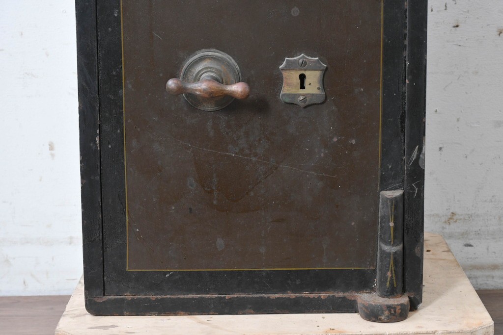 イギリスアンティーク　MIDLAND SAFE Co.(ミッドランド・セーフ)　重厚な佇まいの金庫　(R-089369)
