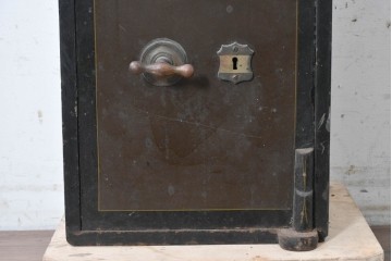 イギリスアンティーク　MIDLAND SAFE Co.(ミッドランド・セーフ)　重厚な佇まいの金庫　(R-089369)