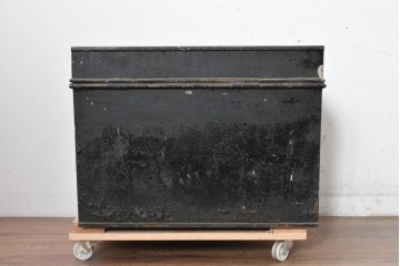 イギリスアンティーク　1880年頃　ミルナーズ社(MILNER & SON LIVERPOOL)　英国紋章のレリーフが目を引く耐火金庫　(R-089370)