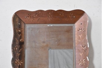 フランスヴィンテージ　フレームに花模様をあしらった縦長のウォールミラー　(R-089373)