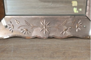 フランスヴィンテージ　フレームに花模様をあしらった縦長のウォールミラー　(R-089373)