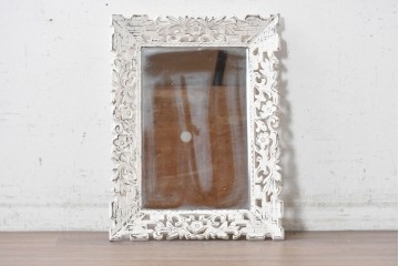 イギリスヴィンテージ　フレームいっぱいに施された繊細な彫刻入りペイントウォールミラー　(R-089381)