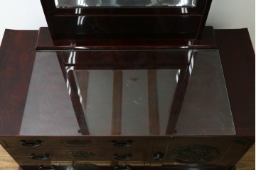 和製ヴィンテージ　高級品　超美品!!　仙台民芸箪笥(仙台箪笥)　漆塗り　牡丹紋様の重厚な金具が美しい木地呂塗りの鏡台　(R-089385)