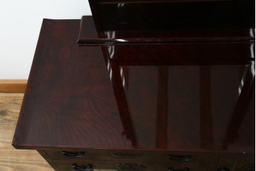 和製ヴィンテージ　高級品　超美品!!　仙台民芸箪笥(仙台箪笥)　漆塗り　牡丹紋様の重厚な金具が美しい木地呂塗りの鏡台　(R-089385)