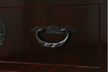 和製ヴィンテージ　高級品　超美品!!　仙台民芸箪笥(仙台箪笥)　漆塗り　牡丹紋様の重厚な金具が美しい木地呂塗りの鏡台　(R-089385)