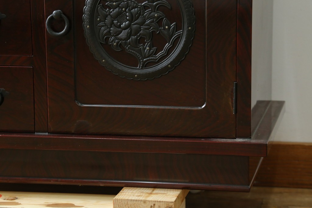 和製ヴィンテージ　高級品　超美品!!　仙台民芸箪笥(仙台箪笥)　漆塗り　牡丹紋様の重厚な金具が美しい木地呂塗りの鏡台　(R-089385)