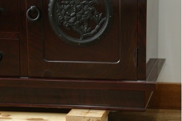 和製ヴィンテージ　高級品　超美品!!　仙台民芸箪笥(仙台箪笥)　漆塗り　牡丹紋様の重厚な金具が美しい木地呂塗りの鏡台　(R-089385)