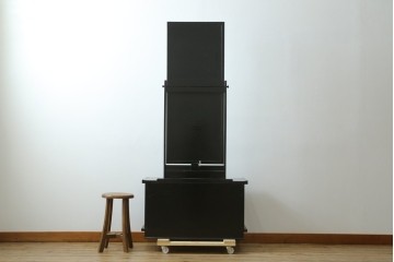 和製ヴィンテージ　高級品　超美品!!　仙台民芸箪笥(仙台箪笥)　漆塗り　牡丹紋様の重厚な金具が美しい木地呂塗りの鏡台　(R-089385)