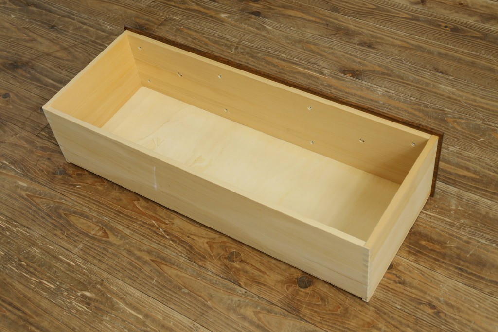 中古　美品　希少モデル　三越家具　COUNTRY HOUSE(カントリーハウス)　Brugge(ブルージュ)　秋山木工製作　装飾ガラスが上品なキュリオケース　(R-089386)
