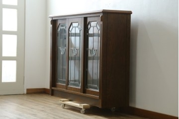中古　美品　三越家具 COUNTRY HOUSE(カントリーハウス) Brugge(ブルージュ)　ステンドグラス扉が上品なサイドボード　(R-089387)