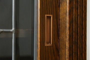 中古　美品　三越家具 COUNTRY HOUSE(カントリーハウス) Brugge(ブルージュ)　ステンドグラス扉が上品なサイドボード　(R-089387)