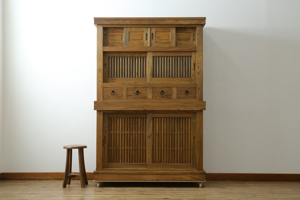 中古　美品　ニレ材　木目が美しい水屋箪笥　(R-089388)