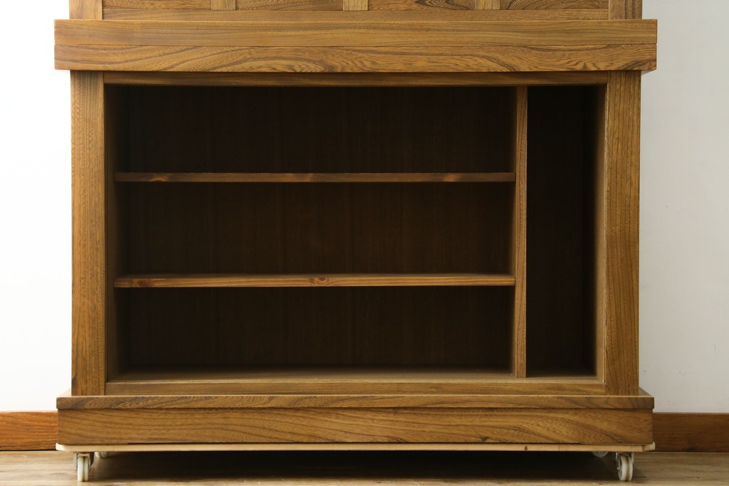 中古　美品　ニレ材　木目が美しい水屋箪笥　(R-089388)