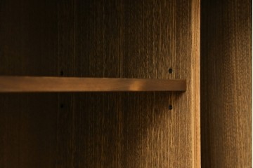 中古　美品　ニレ材　木目が美しい水屋箪笥　(R-089388)