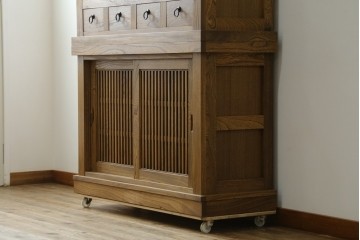 中古　美品　ニレ材　木目が美しい水屋箪笥　(R-089388)